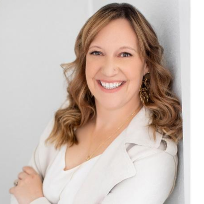 Dr. Tracy Boyd, Director of Programs at the WID Central Florida Chapter